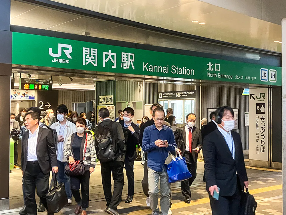 ①関内駅北口へ向かいます。